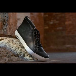 Suru Unlace Sneakers